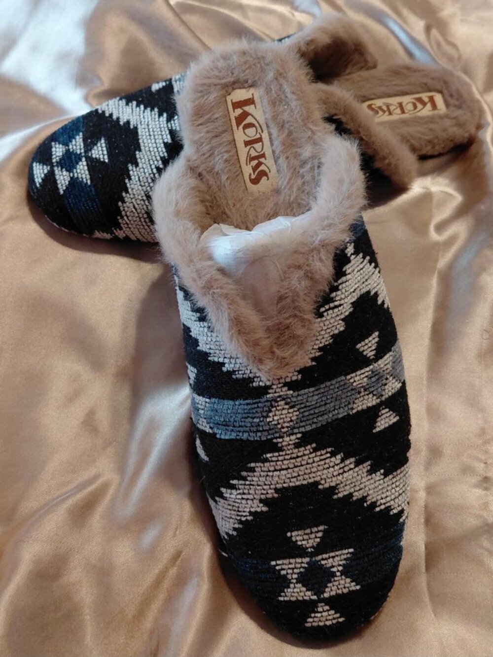 NWOB Kork Ease Tribal Pattern Faux Fur Lined Mule